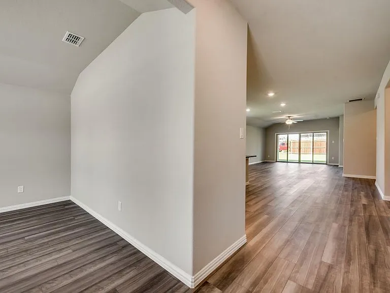 605 Cedar Springs Dr — Photo 4