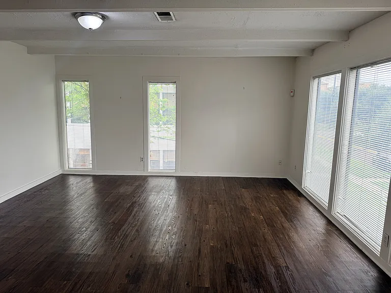 4704 Chenevert St — Photo 10