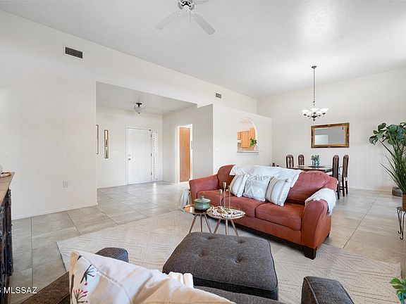 3rd image of 140 E Paseo De Golf
