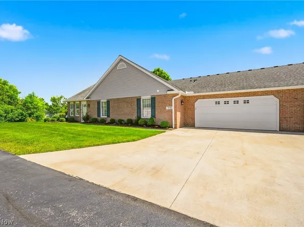 1712 Sonora St NW, Uniontown, OH 44685