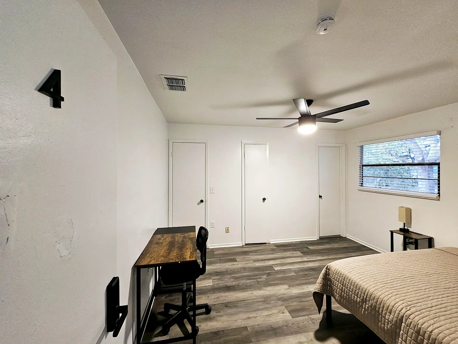 4 bed, 2.0 bath, 1062 sqft, $1,126 — Photo 2