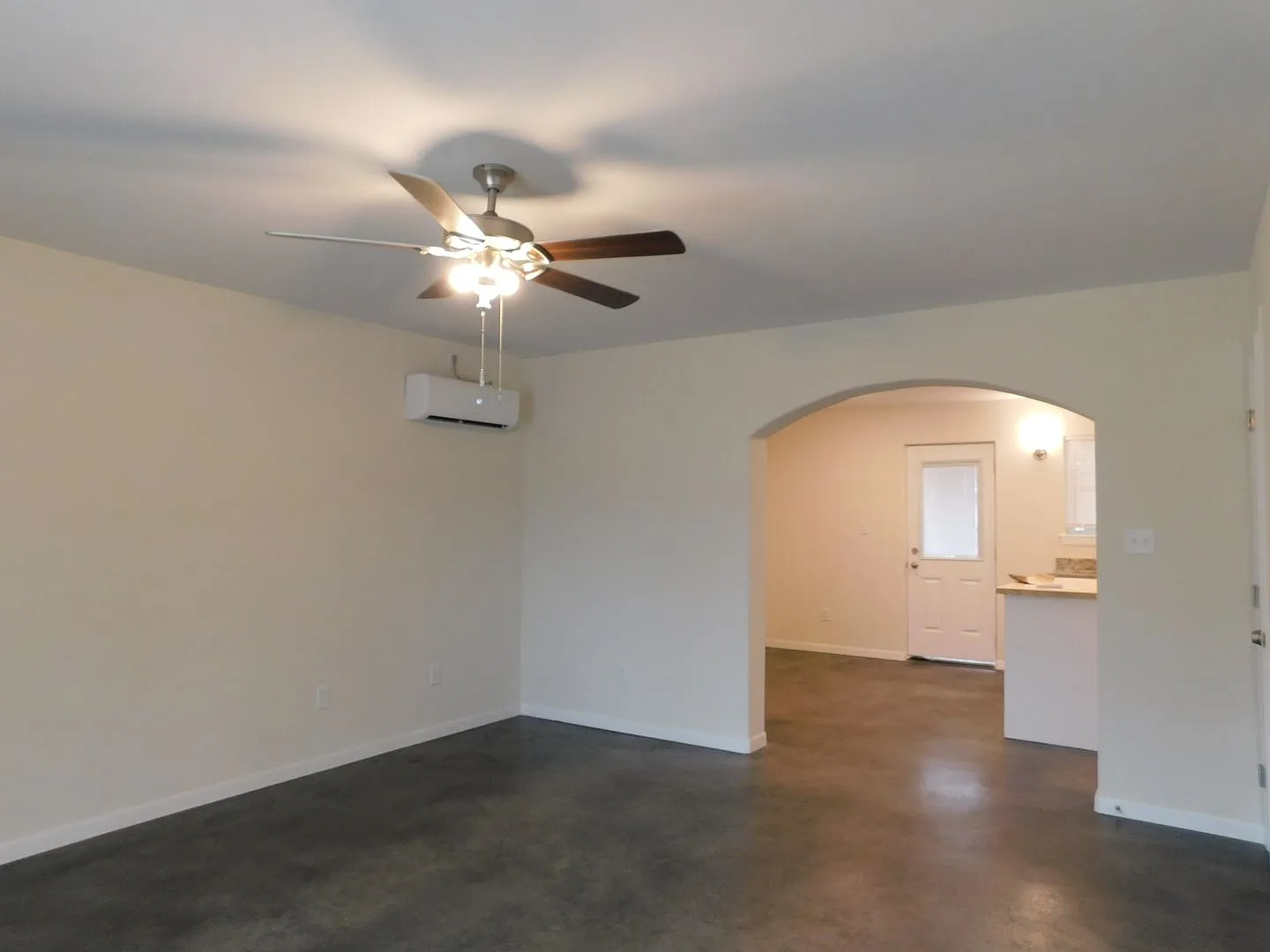 Modern 3 bedroom, 2 bath duplex in Van Buren, AR — Photo 4