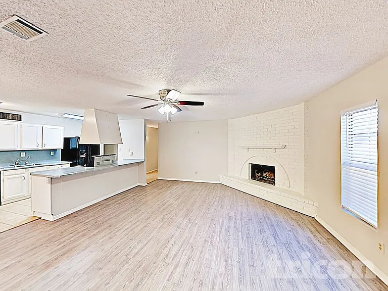 7309 Hedge Dr — Photo 4