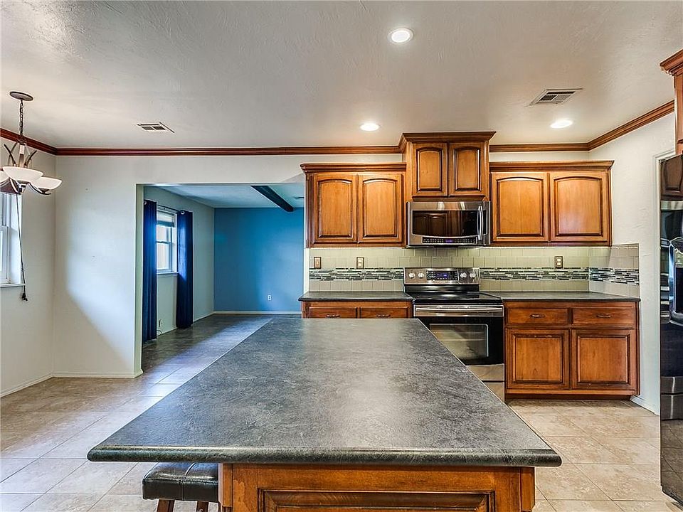 1st image of 609 Linda Ln