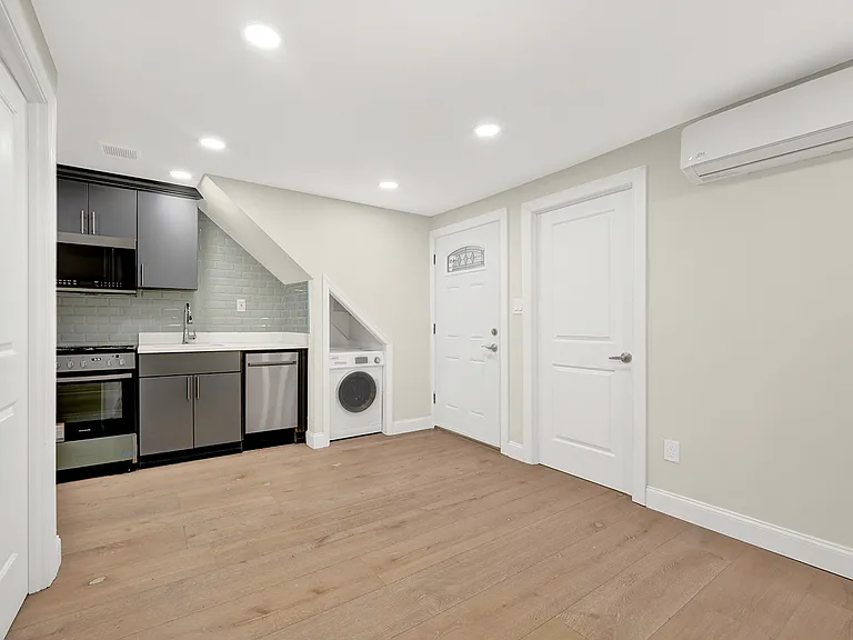 22 Monaco Pl #1 — Photo 3