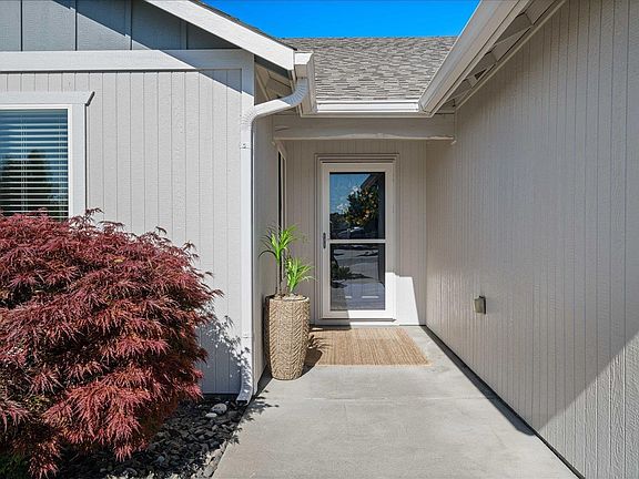 2nd image of 3211 S Highlands Blvd