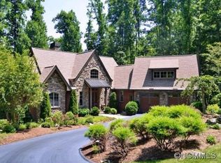 34 Village Springs Ln, Hendersonville, NC 28739