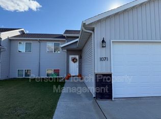 1071 Barnes Dr W, West Fargo, ND 58078