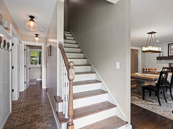 3rd image of 519 Leeward Ct