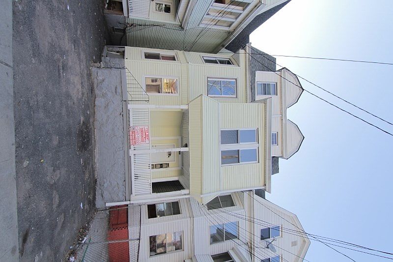 1st image of 194 N 11th St #1