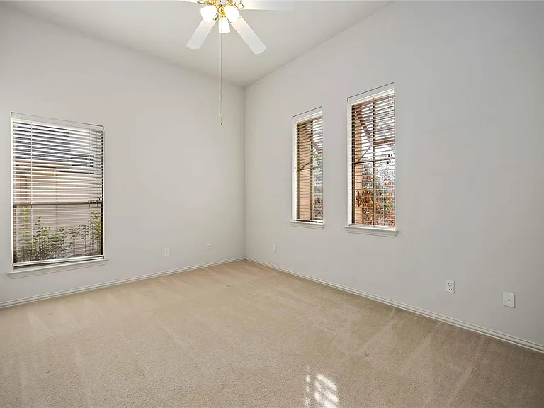 102 W Racing Cloud Ct — Photo 5