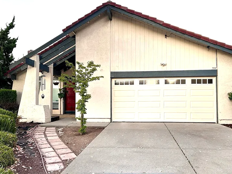 Pitch Pine Ct — Photo 1