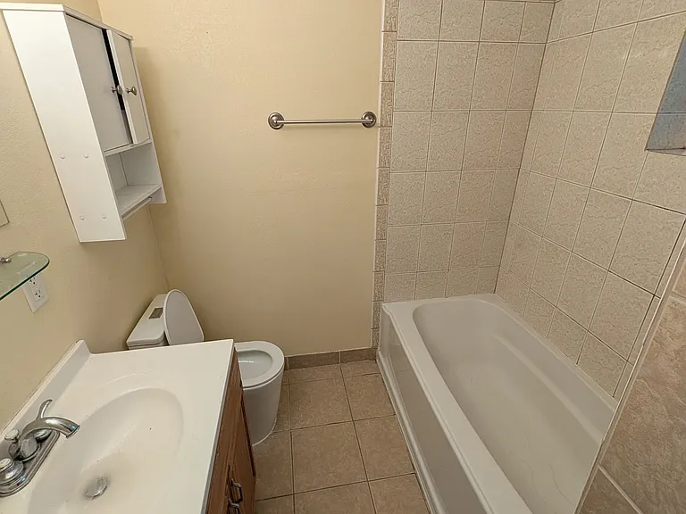 2713 Diamond St — Photo 2