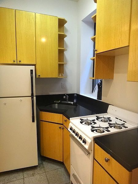 1st image of 407 W 51st St APT 1D