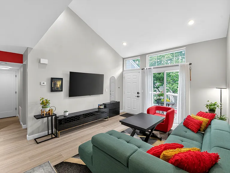 78 Mayfield Rd — Photo 10