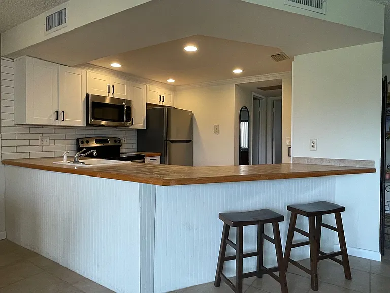 1605 US Highway One #V2-201 — Photo 10