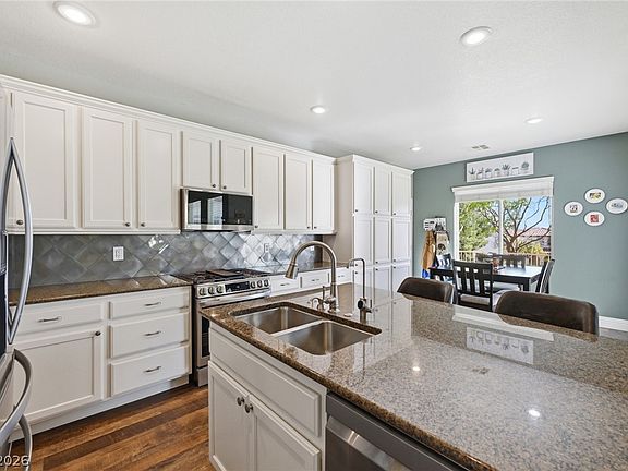 4th image of 929 Altaville Ct