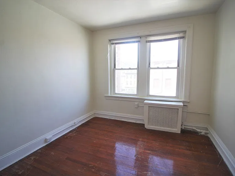 Avon Apartments — Photo 32