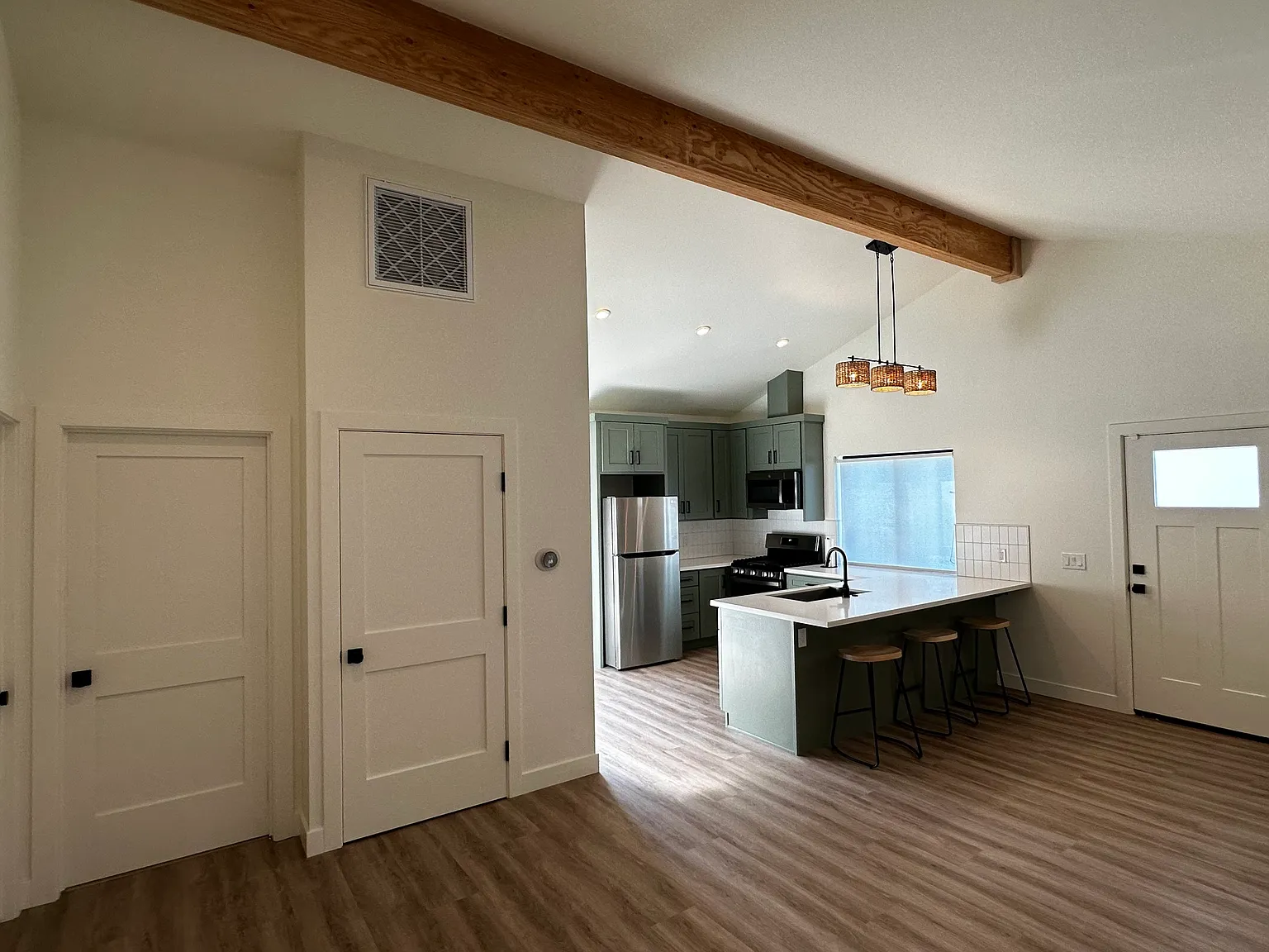 1540 Cameron St — Photo 3