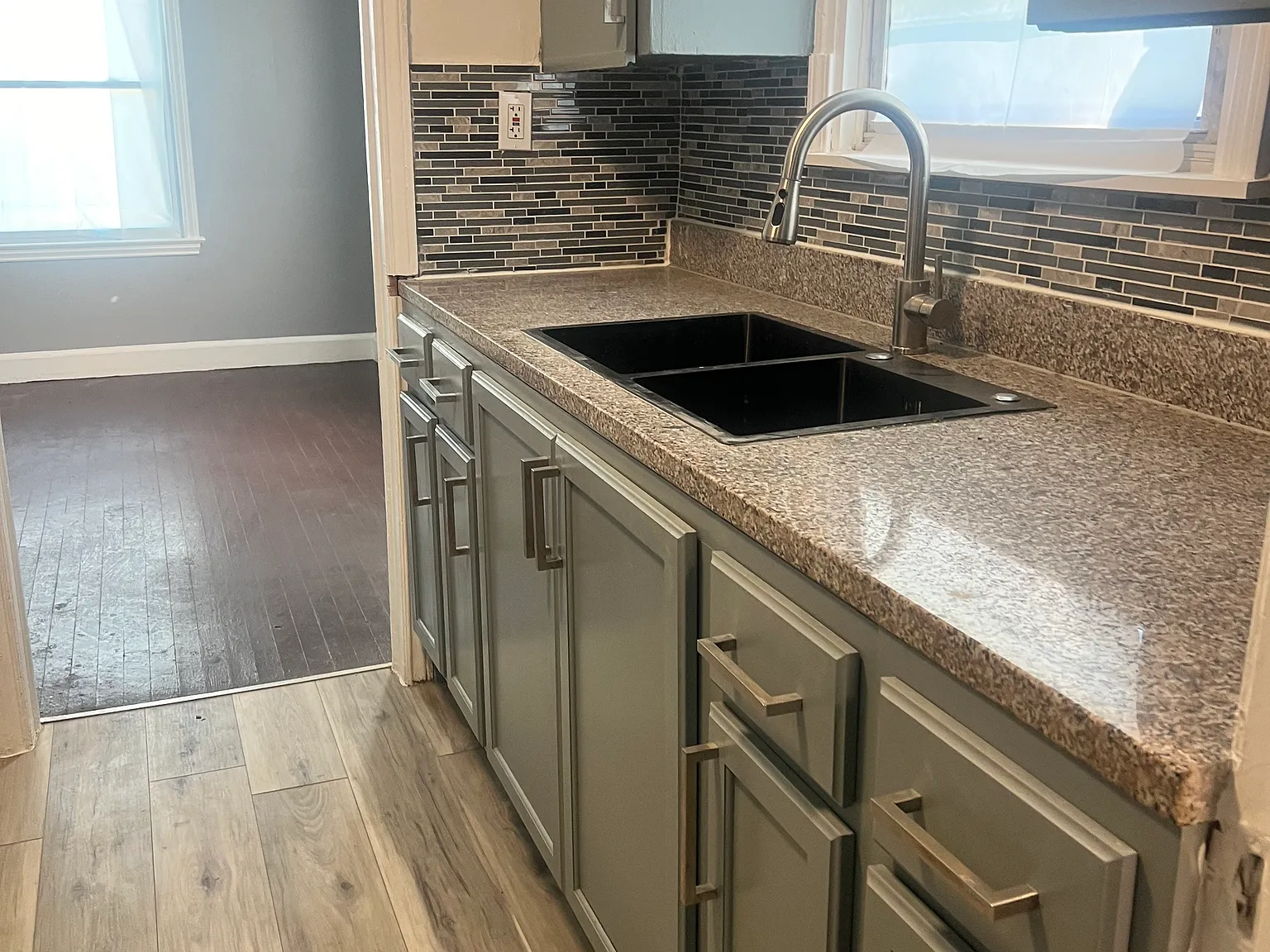 3 bed, 1.5 bath, 1200 sqft, $1,350 — Photo 3
