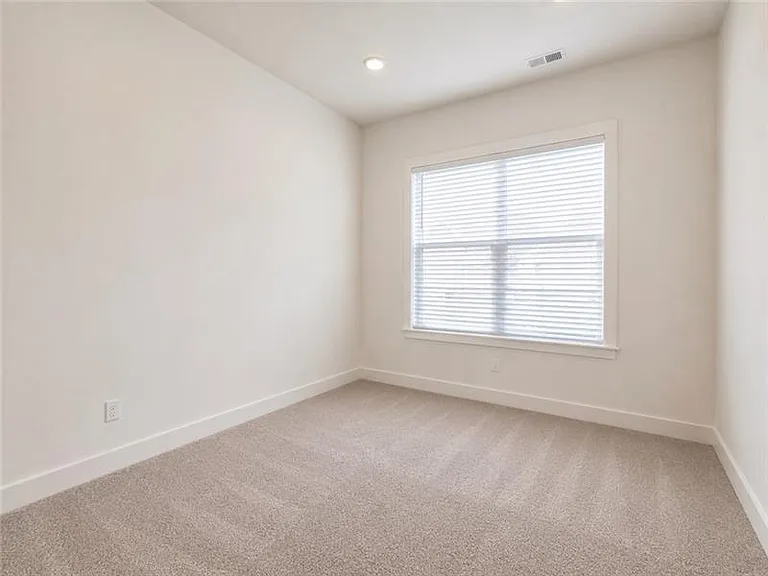 121 E Main St — Photo 27