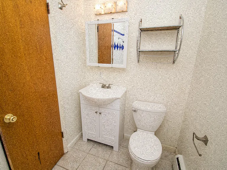 3220 Madison Avenue Bathroom