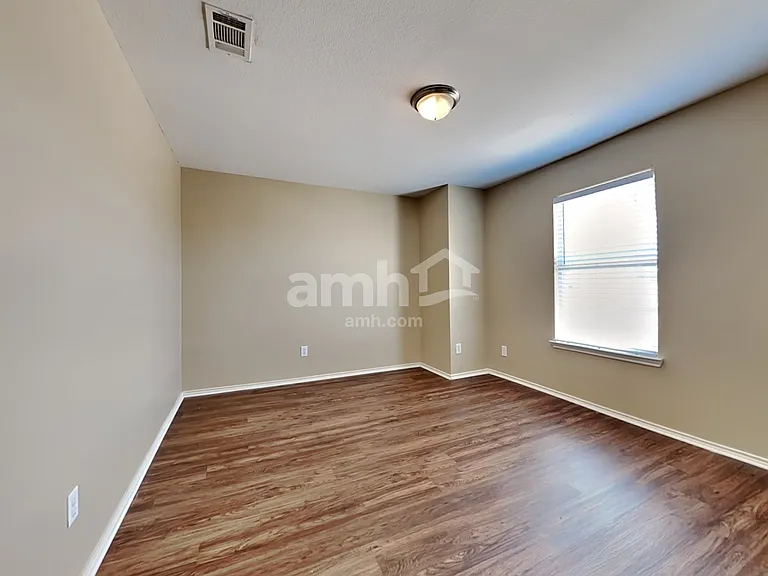 729 Redwing Dr — Photo 15