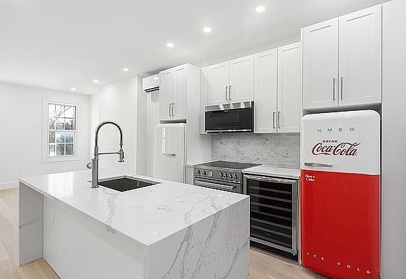 1st image of 119 W 10th St