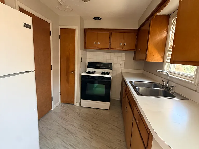 2307 Noble Rd #2 — Photo 12