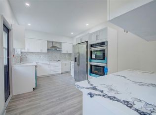 3093 N Bay Rd, Miami Beach, FL 33140