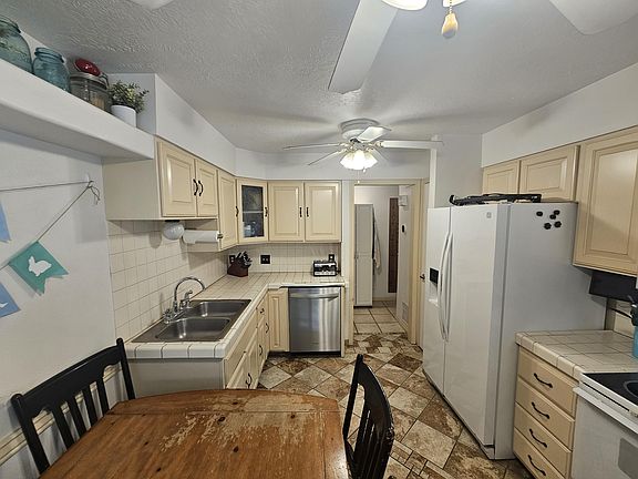 4th image of 781 N Valley View Dr APT 32