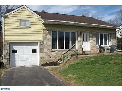 542 Constitutional Dr photo 1