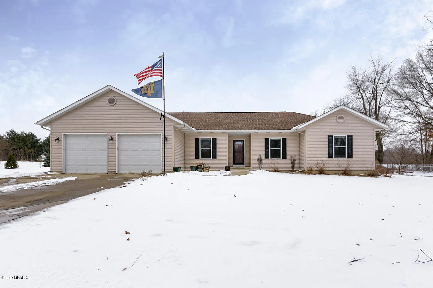 3721 B Dr S photo 1