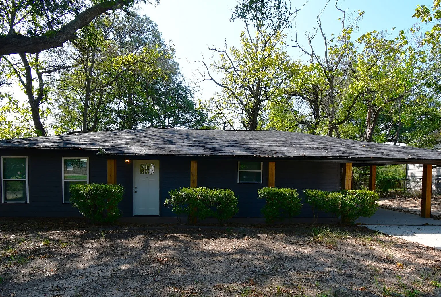 Avaialble Now, Newly Renovated 3 Bedroom Home! — Photo 1