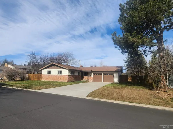 1118 Joseph St, Moscow, ID 83843