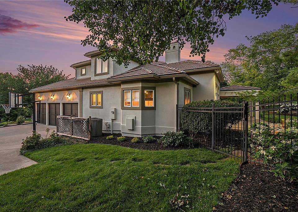 11401 Manor Rd, Leawood, KS 66211 Zillow