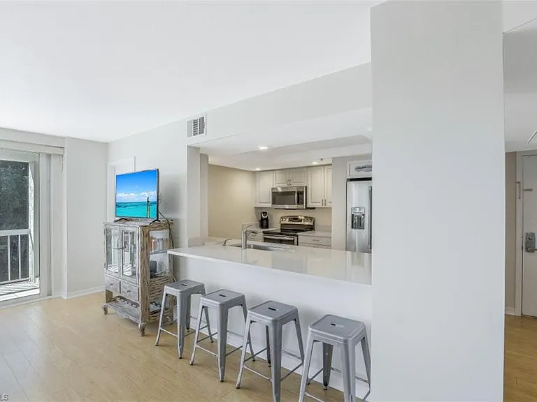 5501 Heron Point Dr #201 — Photo 8