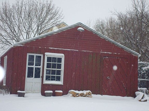 Shed in back