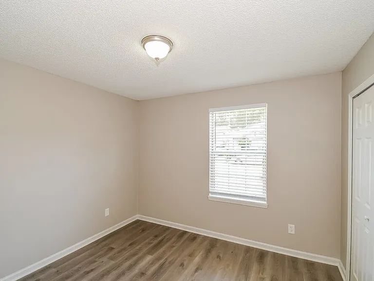 282 Aquarius Cir W — Photo 14