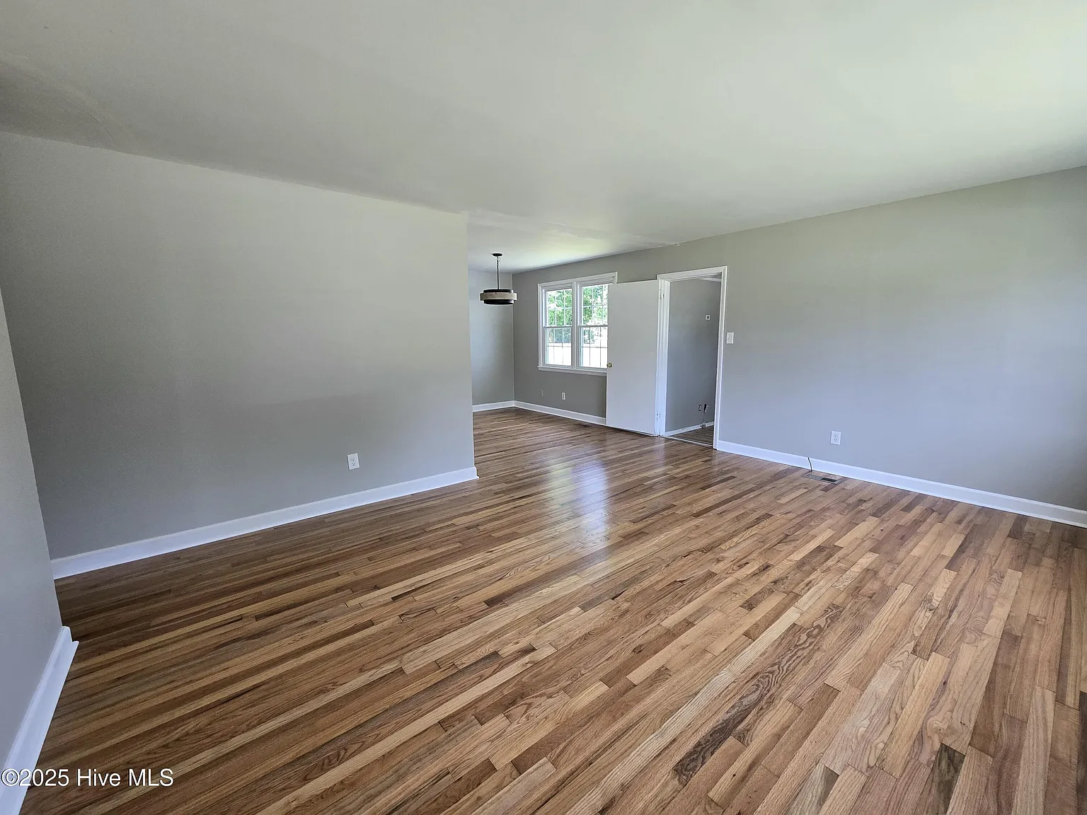 3 bed, 1.0 bath, $1,475 — Photo 4