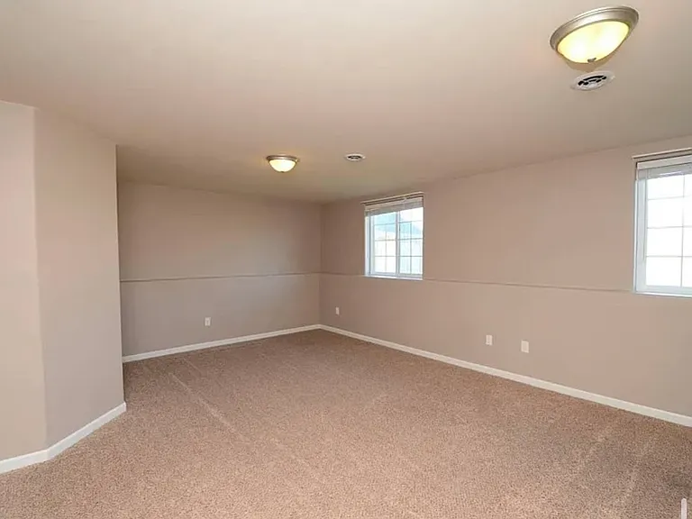 902 Powers Blvd — Photo 11