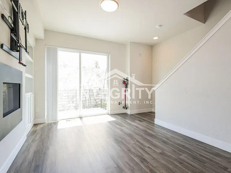5557 W 10th Ave — Photo 12