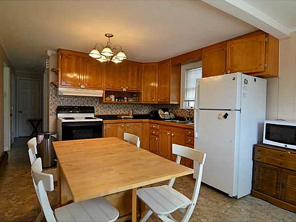 4th image of 30 Bliss St