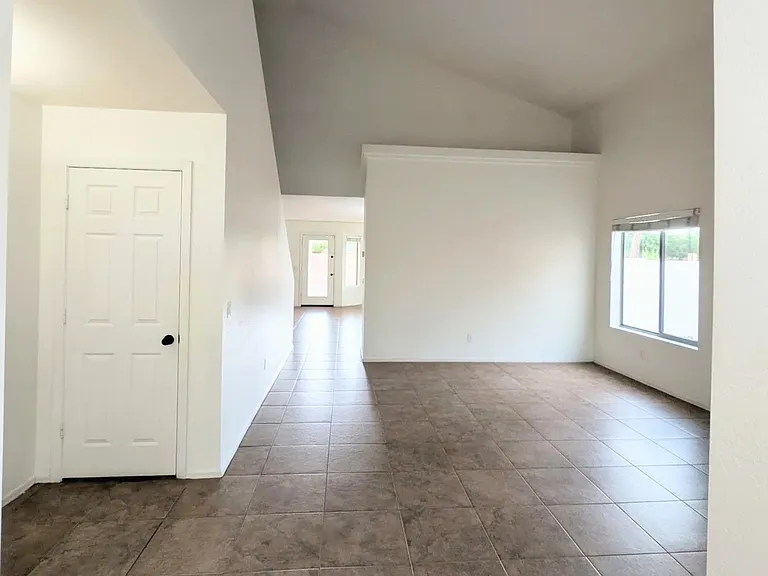 33966 N Mercedes Dr — Photo 4