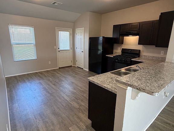 3rd image of 1408 S Dean Dr