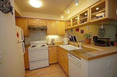4th image of 2805 NE 125th St APT 308