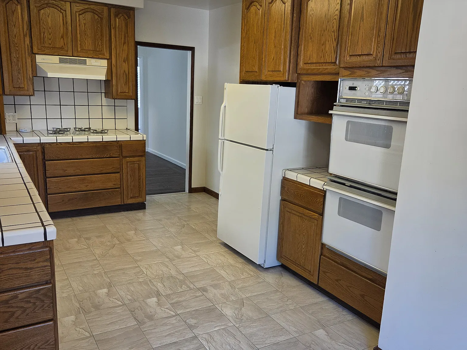 4 bed, 1970 sqft, $9,000 — Photo 2