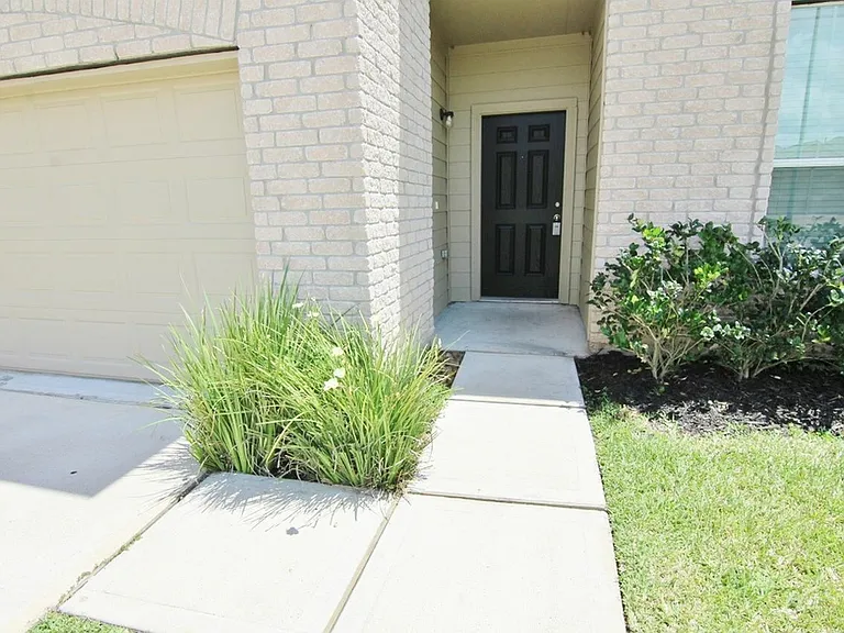 16 Leisure Shore Ct — Photo 3