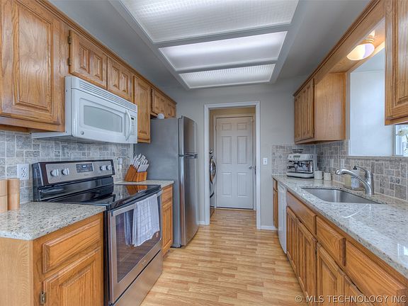 4th image of 13209 S 85th East Pl