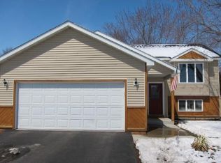 1333 Parallel St, Chaska, MN 55318